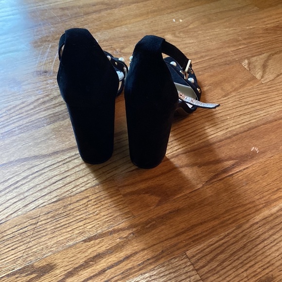 Francesca’s shoes - Picture 3 of 5